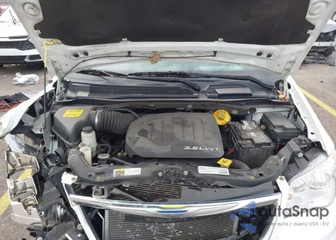 2016 Chrysler Town & Country Touring from USA, damaged, VIN 2C4RC1BG7GR132719